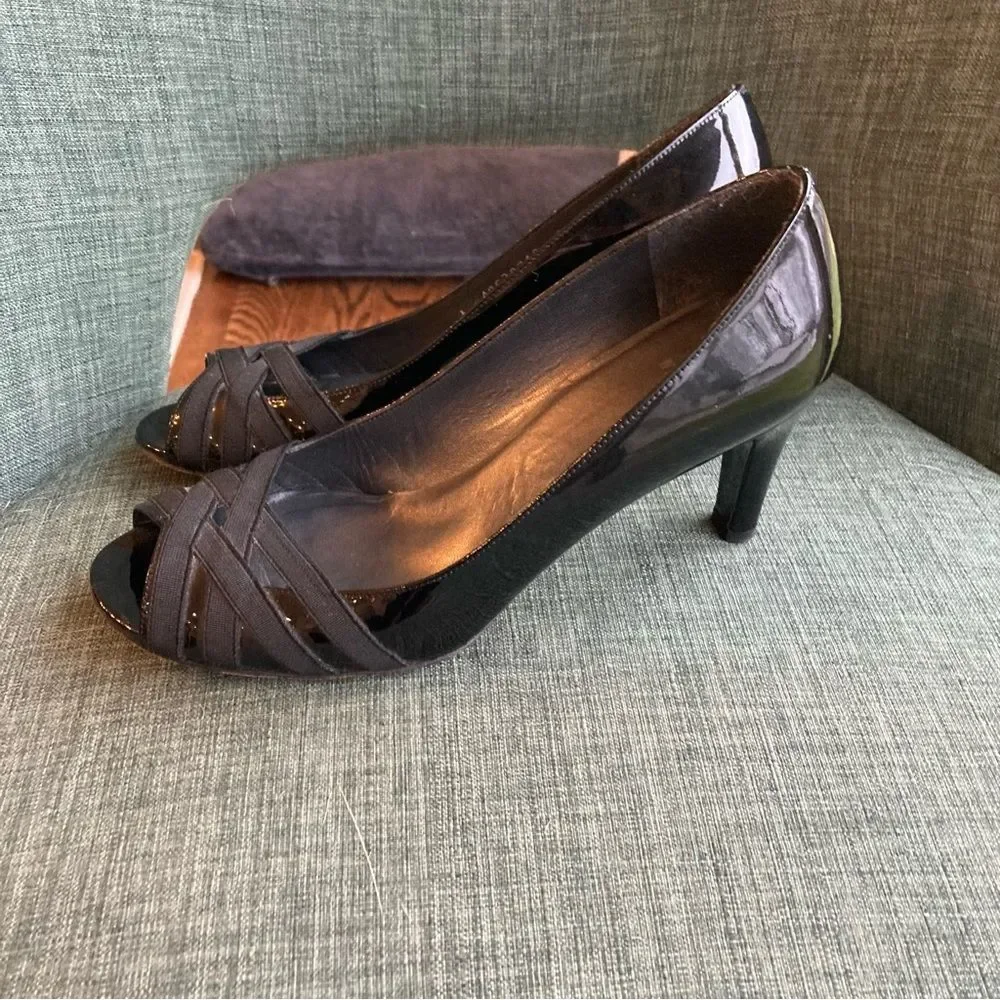 Stuart Weizman Women’s patient leather peep toe black heels size 8. EUC!